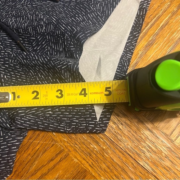 Athleta Baja Shorts in Blue Graphic Print Sz 10 Running Workout - Picture 13 of 13